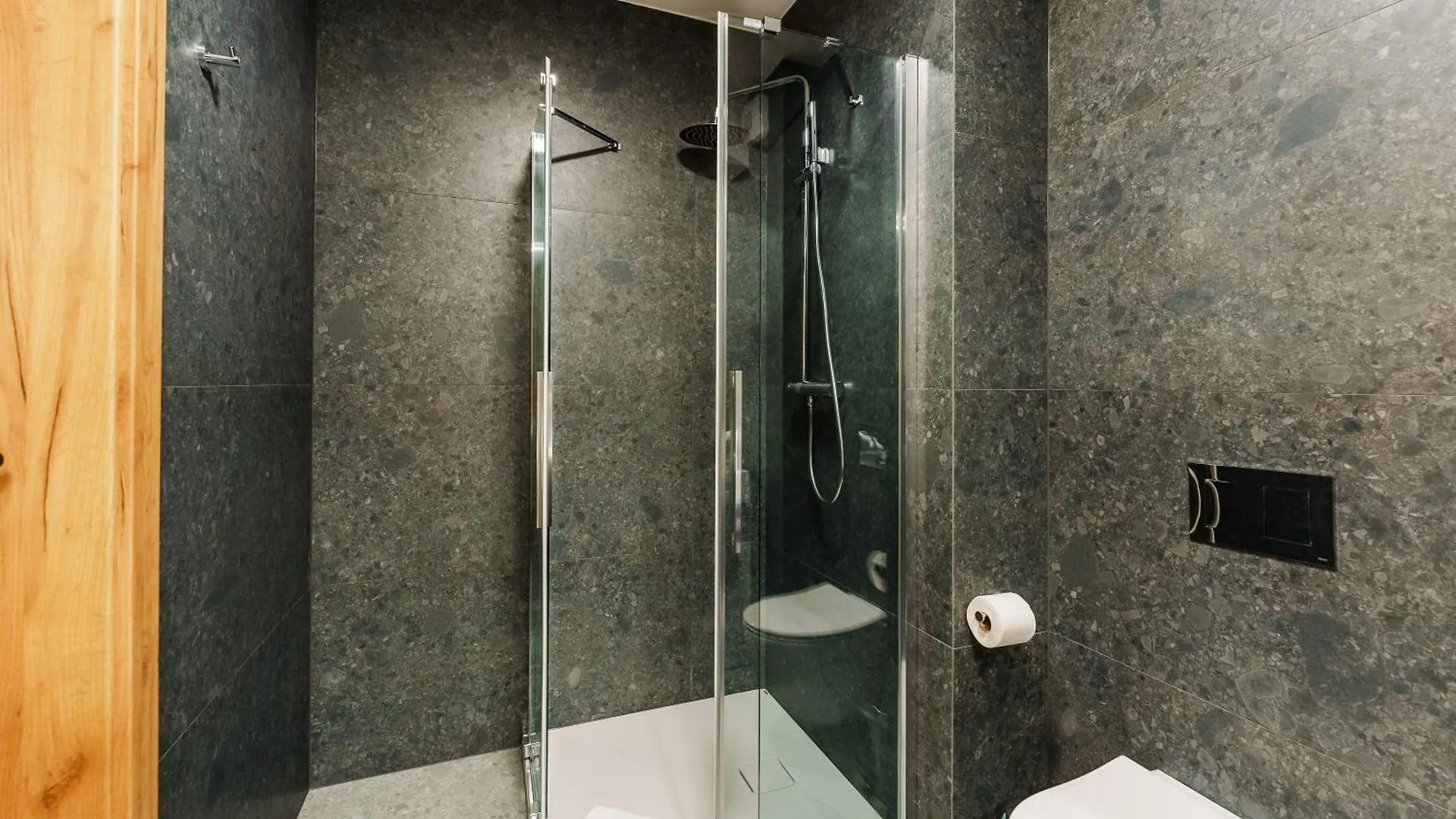 Akces Apartamenty Kasprowicza 20C- Basen, Sauny, Jacuzzi, Silownia W Cenie - Schwimmbad, Saunen, Jacuzzi, Fitnessstudio Im Preis Kolobrzeg 0*,